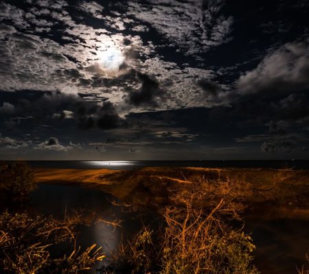 VOLLMOND am 2. März 2018 – Vertrauen in die Instinkte Vollmond über dem Wasser in Coruripe, Alagoas - Brazil,
Photo by Alfredo J.G.A. Borba, Creative Commons