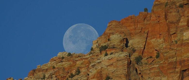 NEUMOND am 7. Dezember 2018 – Aggression und Illusion Photo by Jon Sullivan, Public Domain
